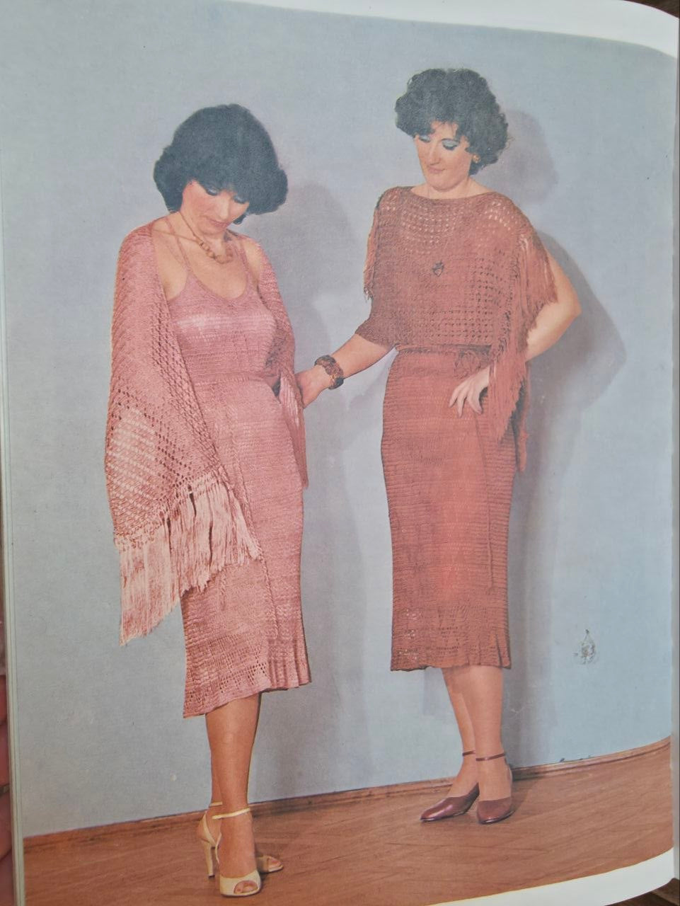 Vintage Häkelbuch von 1986: Gestrickte Kleidung – Elena Panait-Leca | Tsar to Soviet Books